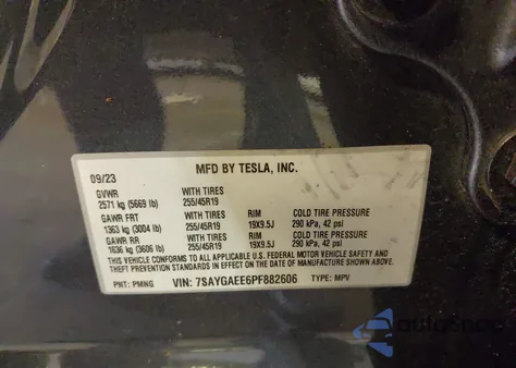 2023 Tesla Model Y Awd/Long Range Dual Motor All-Wheel Drive z USA, uszkodzony, nr VIN 7SAYGAEE6PF882606